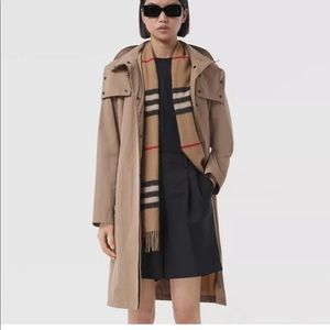 BURBERRY SCARF NWT